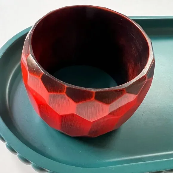 Ginormous Vintage 1970s Bakelite Beveled Black and Orange Bangle Bracelet - Picture 3 of 4